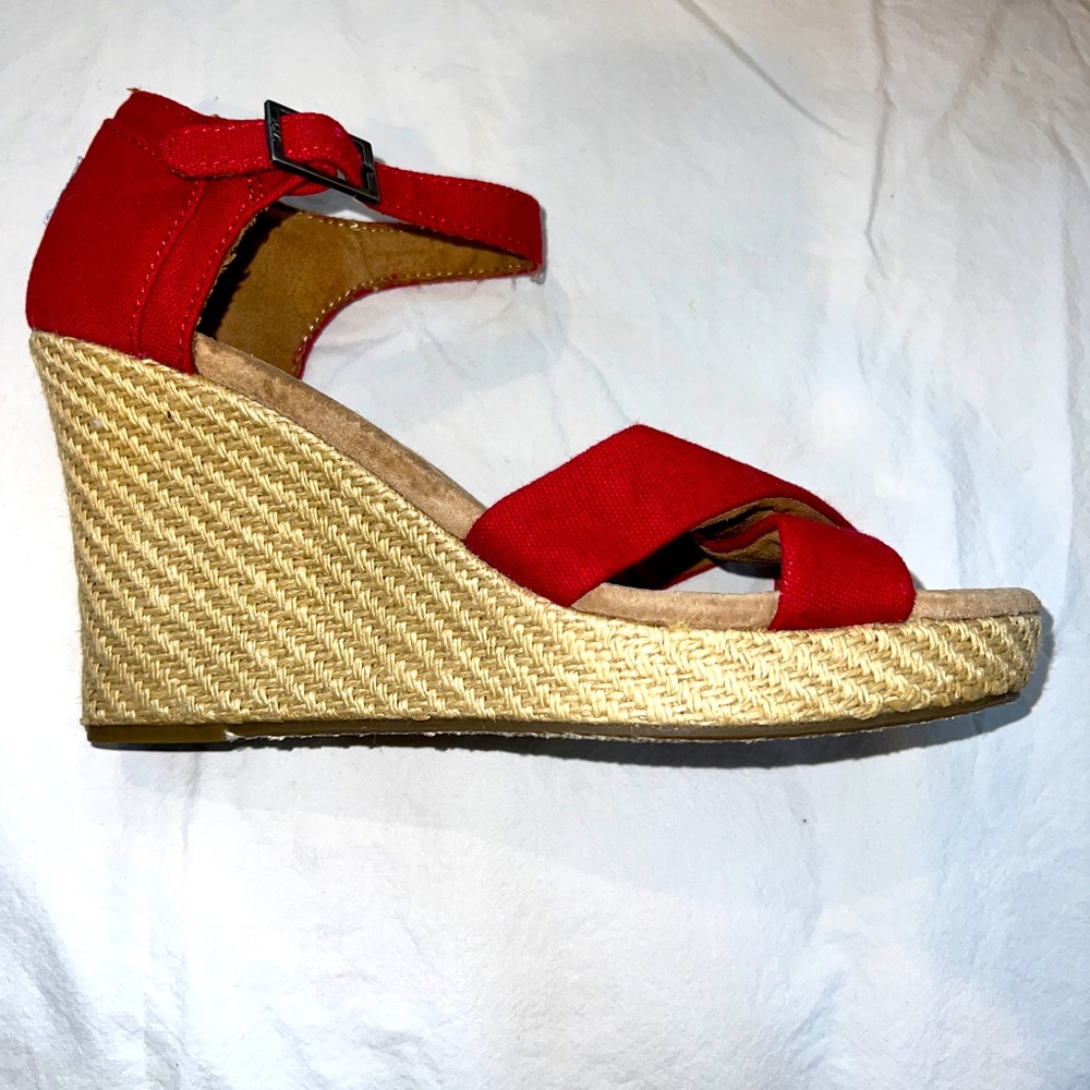 Toms Red Wedges